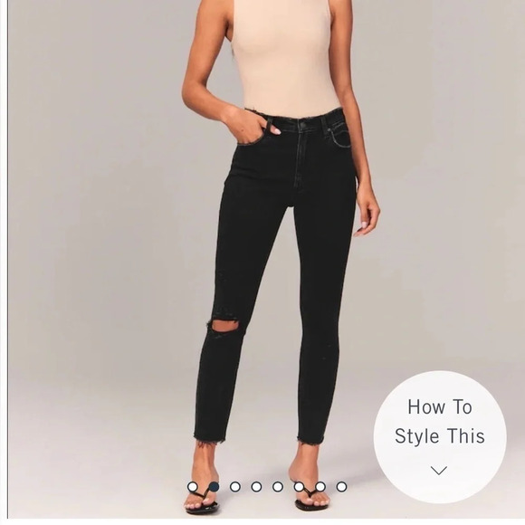 Abercrombie Women’s The Skinny High Rise Ripped Knee Jean in Black in 20S/35 - Picture 1 of 10